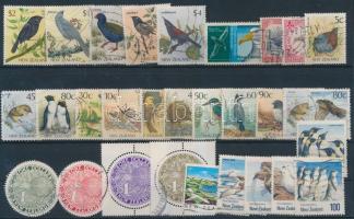 Birds 45 diff stamps + 17 diff sets on 3 stock cards Madár motívum 45 klf önálló érték + 17 klf sor ...