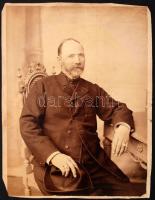 cca 1880 Kétoldalas fénykép, a karton mindkét oldalán ugyanaz a műtermi portré látható, 30x22 cm