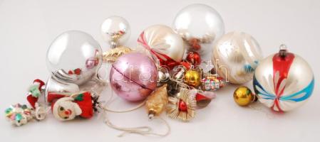 cca 20 db különféle dekoratív karácsonyfadísz, dobozban