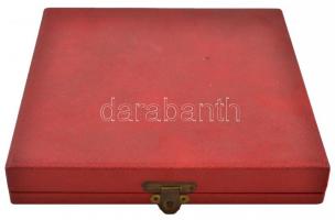 DN "Salgótarján várostanácsától" Br plakett dísztokban. Szign.: KS (96mm) T:2