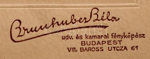 cca 1910 Tornaóra a leányiskola udvarán, Brunhuber Béla budapesti fényképész felvétele, 12x17 cm, ka...