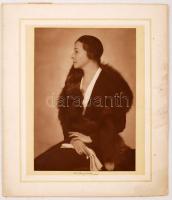 cca 1920 Angelo műtermi felvétele aláírva, matricával ellátva, 22x16 cm, karton 31x27 cm