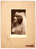 cca 1920 Hajdú Ilona színésznő dedikált fényképe Goszleth és Fia műterméből, 17x10 cm, karton 34x25 cm