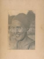 Mosolygó úszólány, fotó, kartonra ragasztva, 17,5×12,5 cm