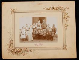cca 1910 Szabó Ferencz brassói fényképész családi fotója, 10x14 cm, díszes, szépen színezett karton 22x28 cm