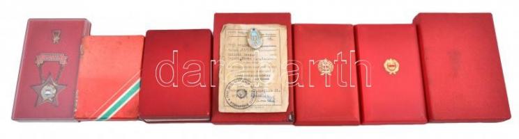 ~1960-1970. 8db-os vegyes szocialista jelvény és kitüntetés tétel, egy kivételével mind tokban, több...