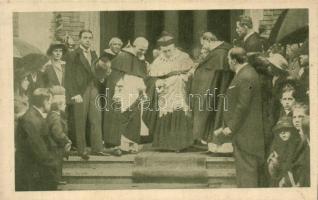 1915 Budapest XIV. Rózsafüzér királynéja templom építése; A bíboros hercegprímás, Dr. Csernoch János távozása a templom megáldása után
