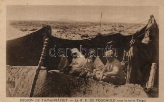 Region de Tamanrasset. Le R. P. de Foucauld sous la tente Targui / Charles de Foucauld, Tuareg tent