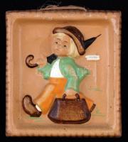 Esernyős fiú kofferral, festett mázas kerámia, jelzés nélkül, máz hibákkal, 13×11 cm