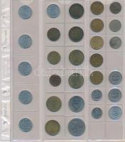 208db vegyes külföldi fémpénz újszerű albumba rendezve, közte német, olasz, osztrák, román fémpénzek...