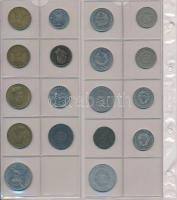 208db vegyes külföldi fémpénz újszerű albumba rendezve, közte német, olasz, osztrák, román fémpénzek...