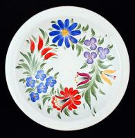 Mihály Béla: Fali dísztányér, jelzett, kézzel festett, mázas kerámia, d:25 cm