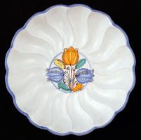 Virág mintás kínáló, kézzel festett, apró lepattanásokkal, jelzett, d:22 cm, m:6 cm