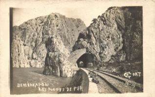 Demir Kapija, Les Portes de Fer / Iron Gates, railway tunnel, soldiers