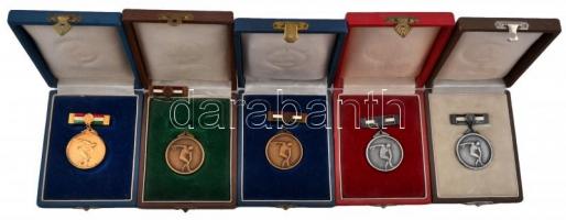 1966-1974. "Magyar Népköztársaság Bajnokságai" 5xklf diszkoszvető díjérem eredeti tokban, ...