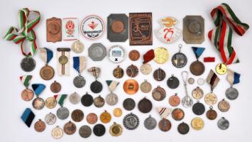 Vegyes sportérem és plakett tétel 2300g-os súlyban, közte porcelán is, több szalaggal T:vegyes