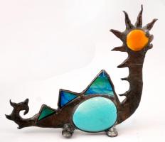 Kis sárkány, anyagában színezett üveggel díszítve, 12x12 cm