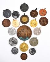 19db sportérem és emlékérem tétel, benne "Szentendrei emlék" Br emlékérem (32mm), 1986. "100 éves a Nagykanizsai Ipartestület" Br emlékérem (42,5mm) T:vegyes