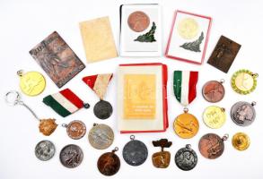 24db vegyes sportérem és plakett, főleg szocialista darabok, sakk, labdarúgás, 1930. "MOKTÁR férfi páros III. 1930." Br plakett (53x37mm) T:vegyes