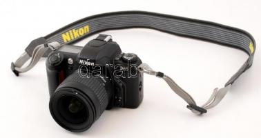 Nikon F65 típusú analóg fényképezőgép, működőképes állapotban
