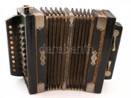 XX. század eleji antik harmónika (akkordion), működő állapotban, össszecsukva 26x16 cm / Working accordion