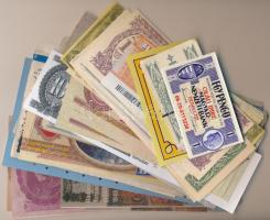 90db-os vegyes játékpénz, színházi pénz, reklámpénz tétel, illetve pénzt utánzó nyomtatványok T:vegyes