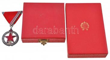 1954. "Dunai árvízvédelemért" Br jelvény nem eredeti tokban (37mm) + 1974. "Tűzbizton...