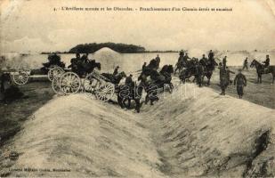 WWI French artillery crossing a narrow path (EK)