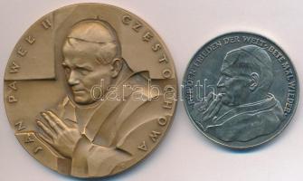 NSZK 1980. "II. János Pál pápa" ezüstözött fém emlékérem dísztokban + Lengyelország 1983. "II. János Pál pápa" Br emlékérem dísztokban T:1-,2 FRG 1980. "Pope John Paul II" silver plated metal medallion in box + Poland 1983. "Pope John Paul II" Br medallion in case C:AU,XF
