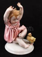 Ens kiscsibével játszó kislány, apró lepattanásokkal, jelzett, m: 14 cm