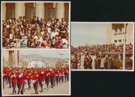 Életképek a népi Kínából, 7 db fotó különféle felvonulásokról, ünnepségekről, stb., különböző méretben