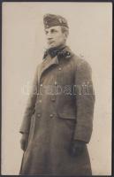 1915 Katona sapkajelvényekkel, fotólap karácsonyi jókívánságokkal, járványkórházi bélyegzővel, 9x13 cm / 1915 Military photocard from the world war I., 9x13 cm