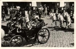 1937 III. Viktor Emánuel olasz király látogatása Budapesten, díszmenet megtekintése Horthy kormányzóval / Victor Emanuele of Italy visiting Budapest