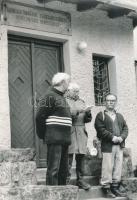 Fotók a 20. századból, kb. 38 db, 6x8 és 18x13 cm közötti méretekben