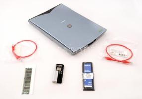 Canon LiDE 30 típusú scanner (kábel és illesztőprogram nélkül, csak Windows XP és Vista (32bit) alatt fut!), 1 db Olympus diktafon (nem kipróbált), 2 db Roline UTP kábel, 2 db Kingston ill. Nanya memóriakártya