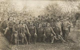 1916 Magyar honvédek csoportképe aknavetővel, K.u.K. Inf. Reg Nr. 69 / Hungarian infantry unit with a mortar, group photo