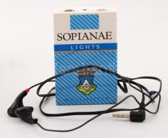 Sophiane rádió, nem kipróbált állapotban fülhallgatóval, és Szofi kávéház fém doboz, 14x11x8cm