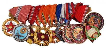 10db szocialista kitüntetés csaton összefűzve, közte 1957. "Szocialista Munkáért Érdemérem", "Szolgálati Érdemérem" , "A Haza Szolgálatáért" T:2