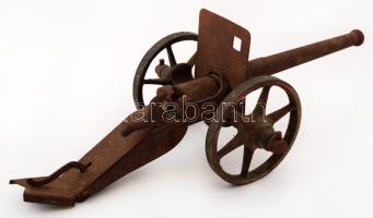 Régi vas ágyú makett, rozsdás, h:43 cm, m?13 cm