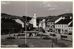 Gyergyószentmiklós, Kossuth Lajos tér / Kossuth Square, shops, autobus