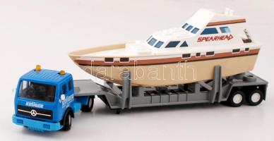 Matchbox Mercedes Benz kamion jachttal (K-129), eredeti sérült dobozában, h:29 cm, m:11 cm