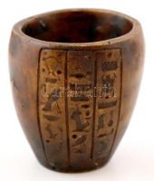 Egyiptomi hieroglifákkal díszített kis tartó, m: 6 cm, d: 6 cm