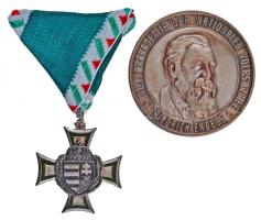 1992. "Honvédelemért Kitüntető Cím II. osztálya" zománcozott ezüstözött kitüntetés mellszalagon, dísztokban + NDK DN "Nemzeti Néphadsereg Katonai Akadémiája - Friedrich Engels" ezüstözött fém emlékérem dísztokban T:1-,2 Hungary 1992. "Title of Merit For Defence 2nd grade" enamelled silvered decoration with ribbon, in case + GDR ND "Militärakademie der Nationalen Volksarmee - Friedrich Engels" silver plated metal medallion in case C:AU,XF NMK 792.