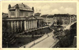 Zagreb, Mazuranicev trg, sveucilisnom knjiznicom / square, University Library