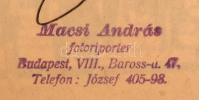 1930 Bp., Horthy Miklós kormányzó tisztek és koronaőrök kíséretében vesz részt az úrnapi körmeneten ...