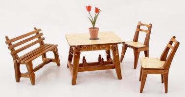 Mini babaház bútorok (vadászat), néhány sérült, fa,  összesen: 8 db