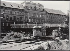 cca 1968 Budapest, Rákóczi út, 60-as villamosok a forgalomban, 13x18 cm