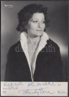 cca 1988 Juan Gyenes (1912-1995) aláírt, pecséttel jelzett vintage fotója madridi műterméből, amelyet Tokody Ilona operaénekesnőről készített, dedikált fénykép, 18x13 cm