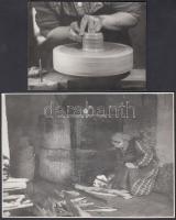 cca 1940 Badár Balázs mezőtúri fazekas és kályhás mester a korongozó asztalnál, felesége pedig az égető kemencét fűti fel, 2 db pecséttel jelzett fotó, 9x12 cm és 13x18 cm
