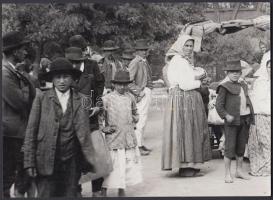 cca 1950 Moldvai csángók, 13x18 cm